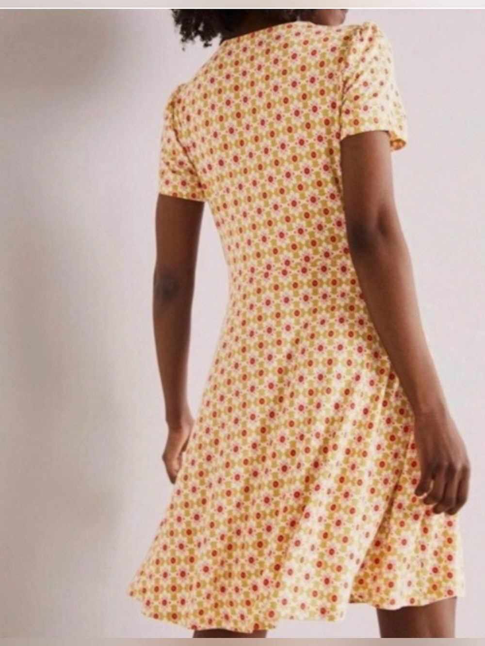 Boden Yellow Floral Smocked Waist Short Sleeve Dress Size 4 Boho Floral Skater
